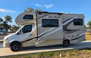 Meet "Lucy" 2018 Thor Four Winds Smtx1826
