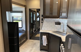 **Grand Design Momentum 31*2 bathrooms!