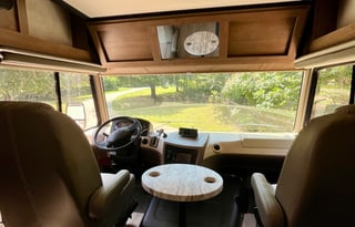 Harvey the RV - King bed & bunks, 2 A/Cs, Sleeps 8