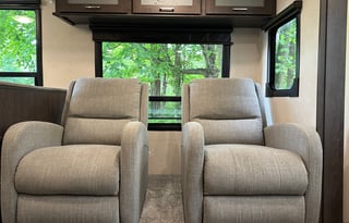 Spacious & Stylish Travel Trailer - Sleeps 5!