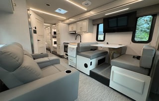 NEW 2026, Altitude 31W: Sleeps 8 all extras