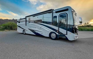 ***Brand New Diesel Luxury Class A Motor Coach*** 2025 Fleetwood Discovery