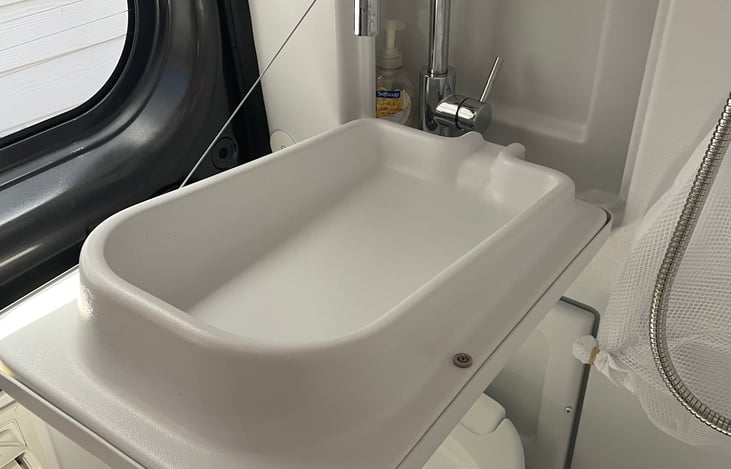Bathroom pull-down sink