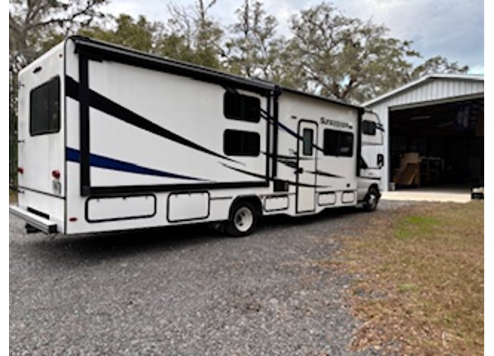 Class C Motor Home rentals in Cross City