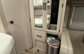 2022 Thor Motor Coach Freedom Elite 22HE