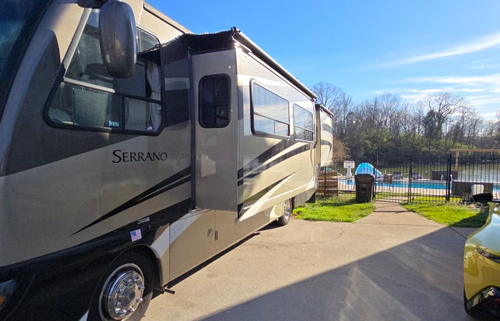 Awnings cover slide outs