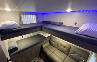 Fully Equipped Family Friendly Bunkhouse Camper