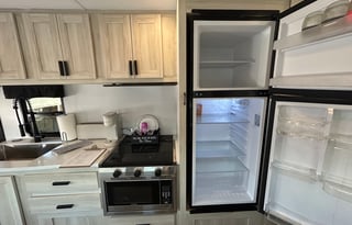 C-1 "Dragonfly" Luxury Class-C Camping!! Sleeps 7