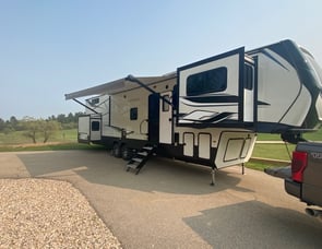 Keystone RV Montana High Country 377FL