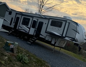 Forest River RV Cherokee Arctic Wolf Suite 3990