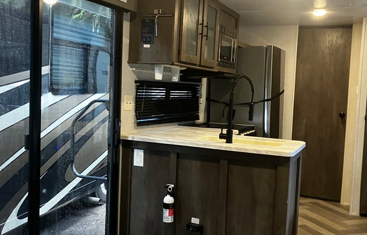 Sliding door, kitchen