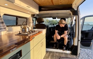 Off grid campervan with TV & ROOFTOP DECK