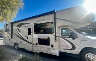 Fully Loaded Thor Chateau 31W with Super Slide-Out