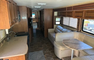 Adventure The 2014 Thor Motor Coach Windsport 34E