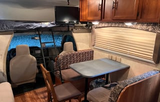 Family & Pet friendly Bunkhouse Motorhome