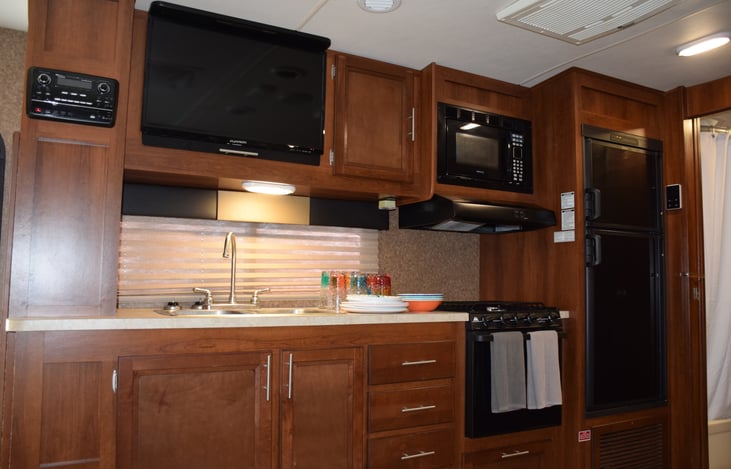 Stereo, TV, Microwave, Stovetop oven combo, Electric/Propane refrigerator.

Kitchen is fully stocked with everything you need.