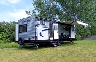 Fireside RV's Heartland Prowler Lynx 31LX LMI1164