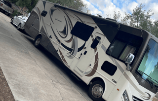 2017 Thor Motor Coach Hurricane 34P