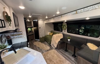 Sleeps 8! Xbox, Starlink, Brand New! Bunkhouse!