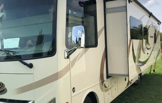 2018 Thor Motor Coach Hurricane 29M