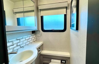 2023 Venetian 1.5 Bath "Suzie"