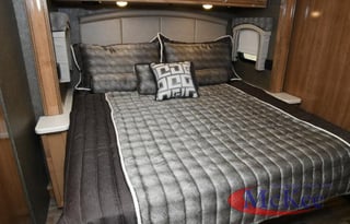 2018 Thor Motor Coach Miramar 37.1