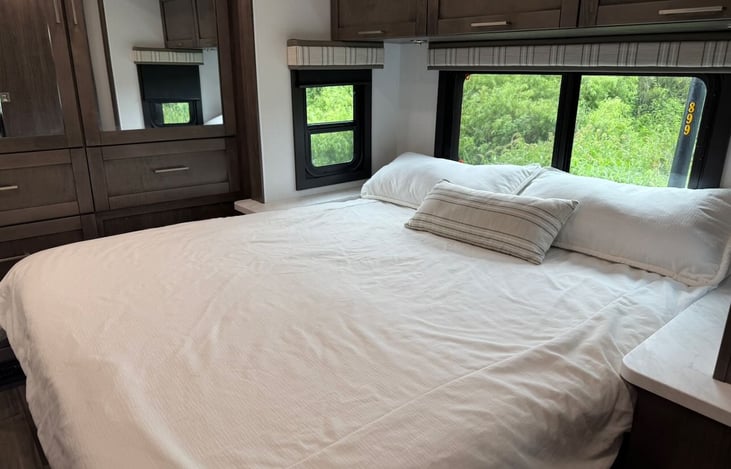 Master RV King with Bed Room Door