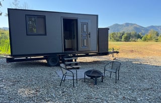 THE RIVERS NEST: Tiny Home On Applegate River