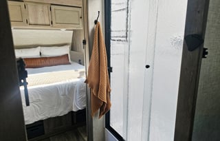 21 Outback Ultra Lite-Half ton / Pet Friendly