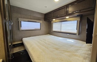 2017 Thor Motor Coach Vegas 25.4