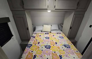 Brand New Viking, Spacious and Clean "The Beehive"