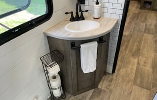 Deluxe Farmhouse Glamper