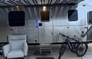 2024 Airstream RV Classic 33FB Twin