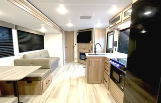 BRAND NEW - 2025 Keystone Coleman Lantern 28BHS