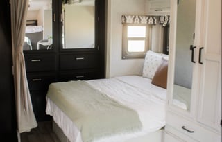 Modern Jayco Redhawk 24B- solar