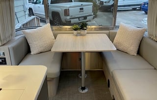 2021 Airstream Globetrotter 27FB - The LainnaBelle