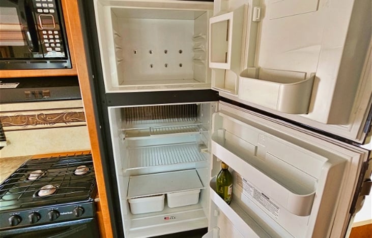 Refrigerator and range