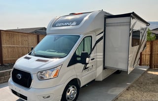 Fully Contained OFF-Grid Capable! AWD