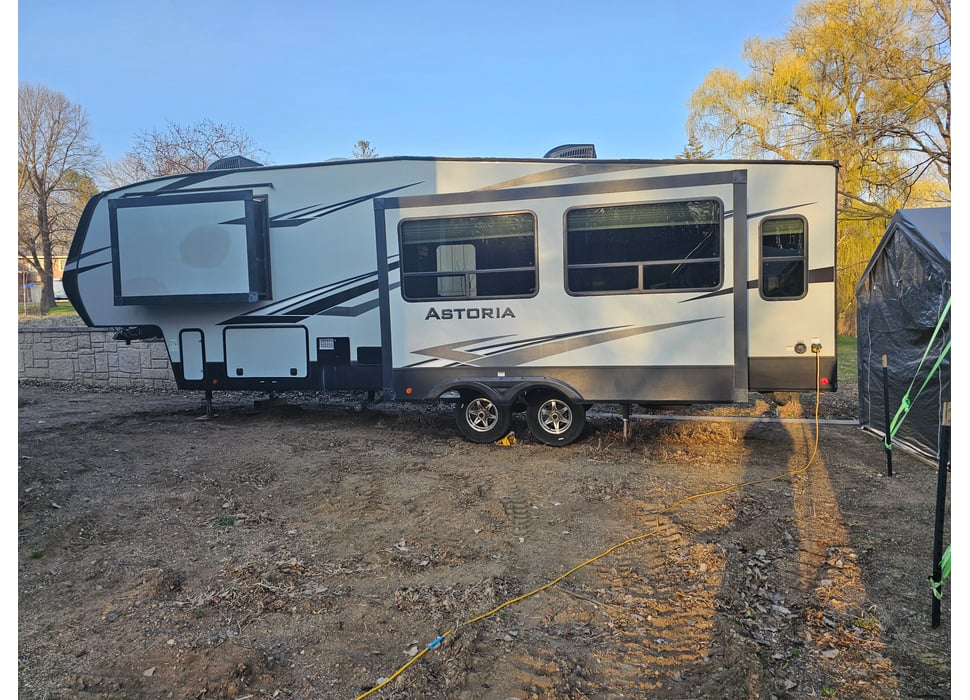 Fifth Wheel rentals in Golden Valley