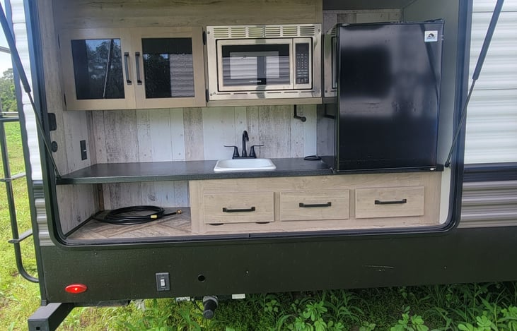 Outdoor Kitchen