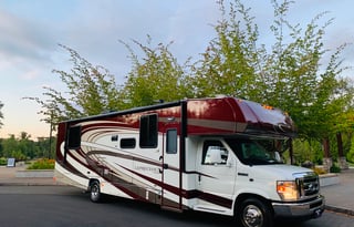 Lucy - Luxury RV for Your Stay in Camp Sherman