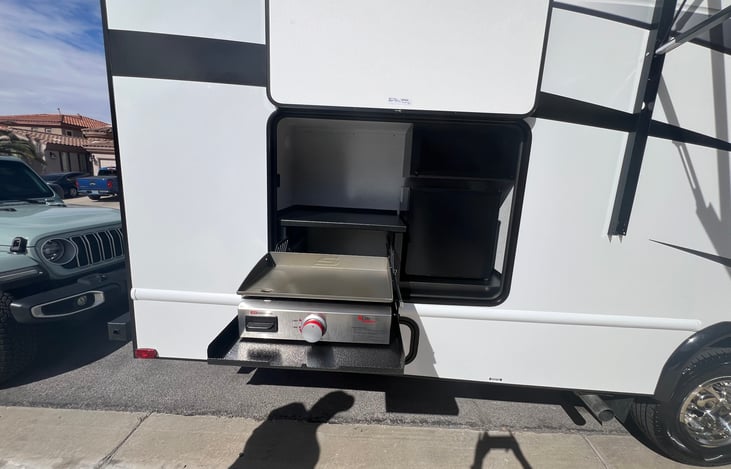 Outside kitchen, grill and fridge