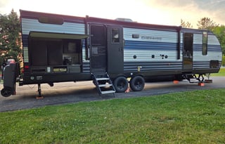 DE Adventurer - Fully Loaded, Kid & Pet Approved