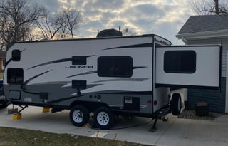 2018 Starcraft Launch Outfitter 7 19BHS