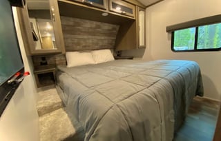 30’ RV,  King bed, Bunk Beds, Big kitchen