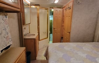 LARGE renovated 5th wheel 2 bdrm w. delivery
