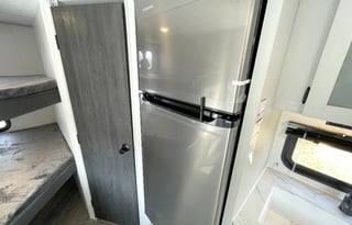 Z RV Adventure "LYNN"