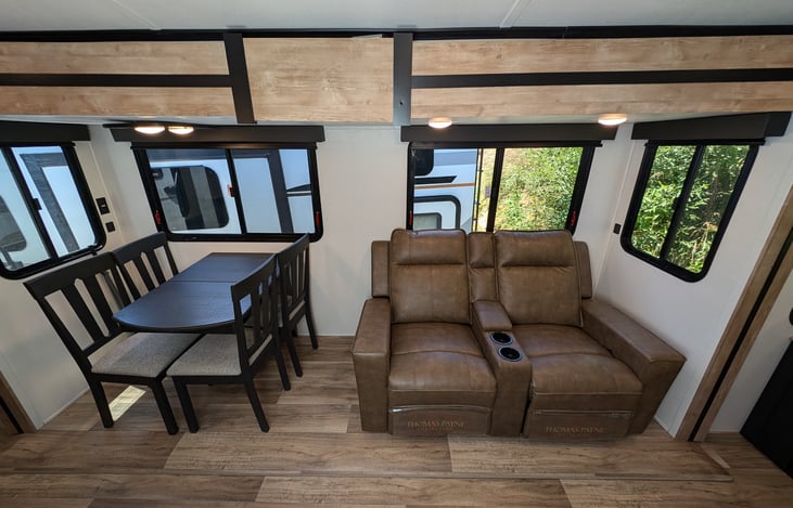 Table for 4, 2 recliners