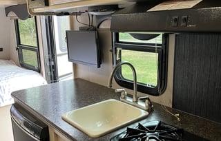 Light and easy Winnebago bunkhouse. Pet friendly