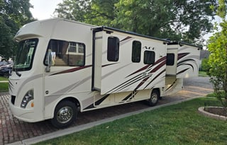 Adventure Ready Class A RV | Sleeps 4 | Chicago